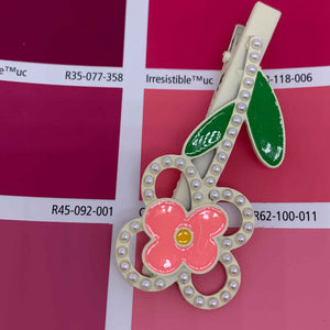 Pink flower hair clip resene