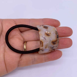 hair ponytail cover hand