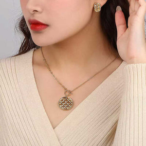 gold medallion necklace jewellery women