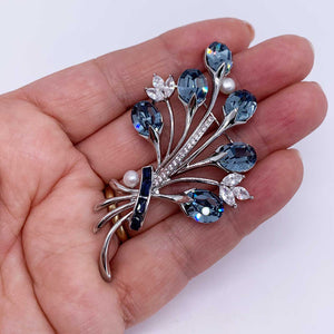 blue flower spray brooch hand