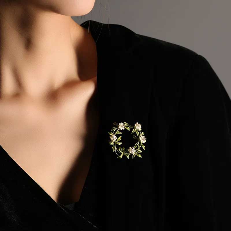 flower wreath brooch frenelle
