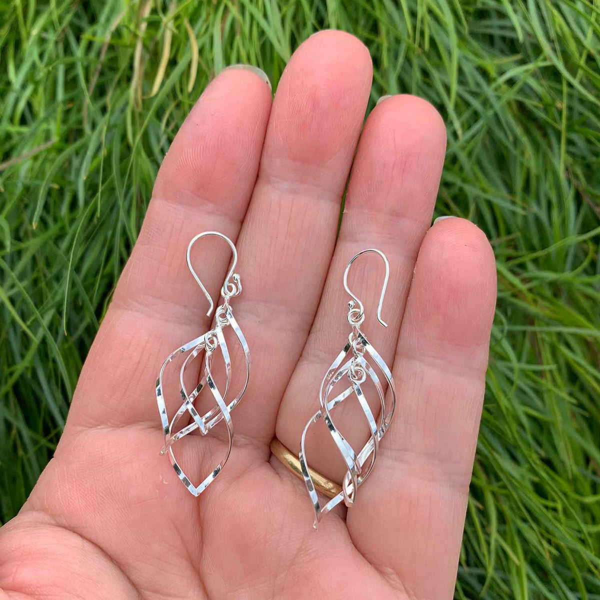 925 Sterling Silver Dangle Twist Earrings "Tawera"