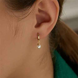 14K Gold Huggie Pearl Earrings "Dalton" (white)