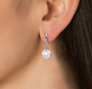 18K White Gold Pearl Dangle Earrings "Delwyn"