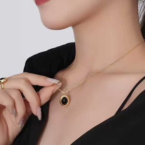 Gold black onyx necklace frenelle