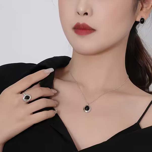Silver Black Onyx Pendant Necklace 
