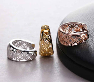 Rose-Gold Filigree Huggie Earrings "Noeline"