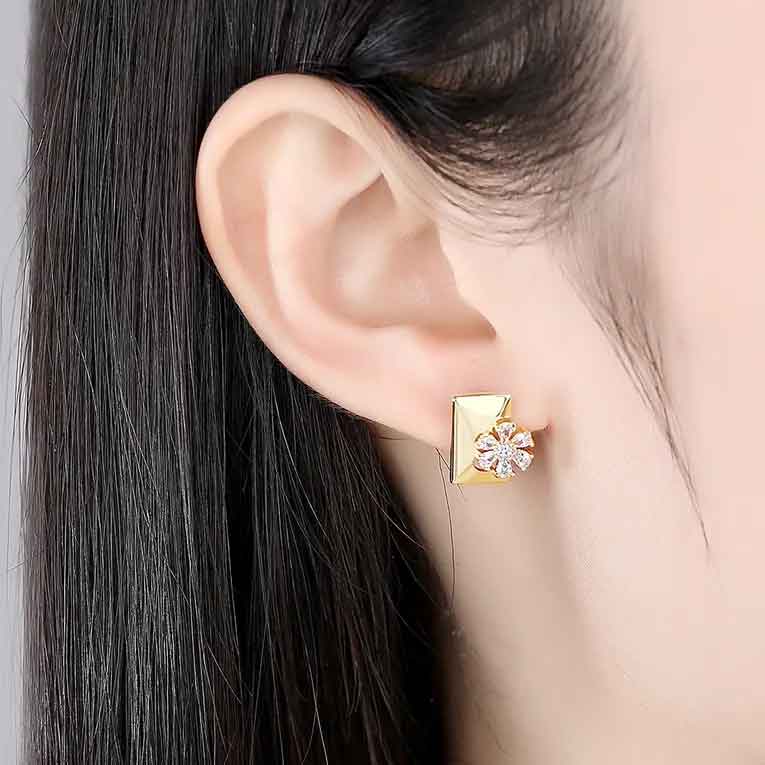 18K Gold Stud Earrings "Rochelle"