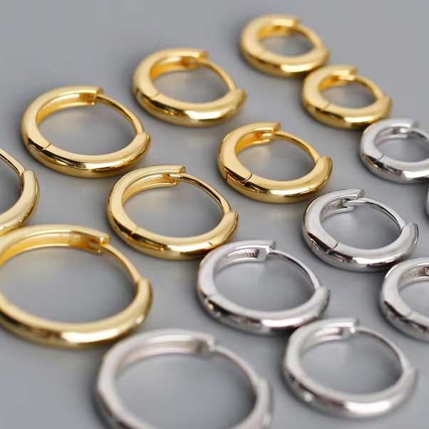 18K Gold Hoop Earrings "Sacha" (2mm band)