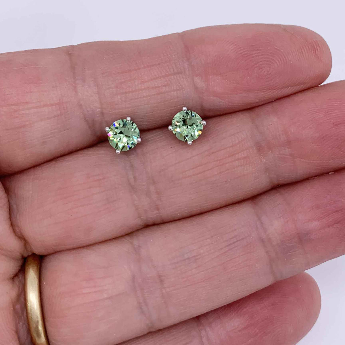 silver peridot stud earrings frenelle