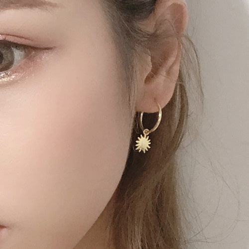 18K Gold Star Dangle Earrings "Anya"