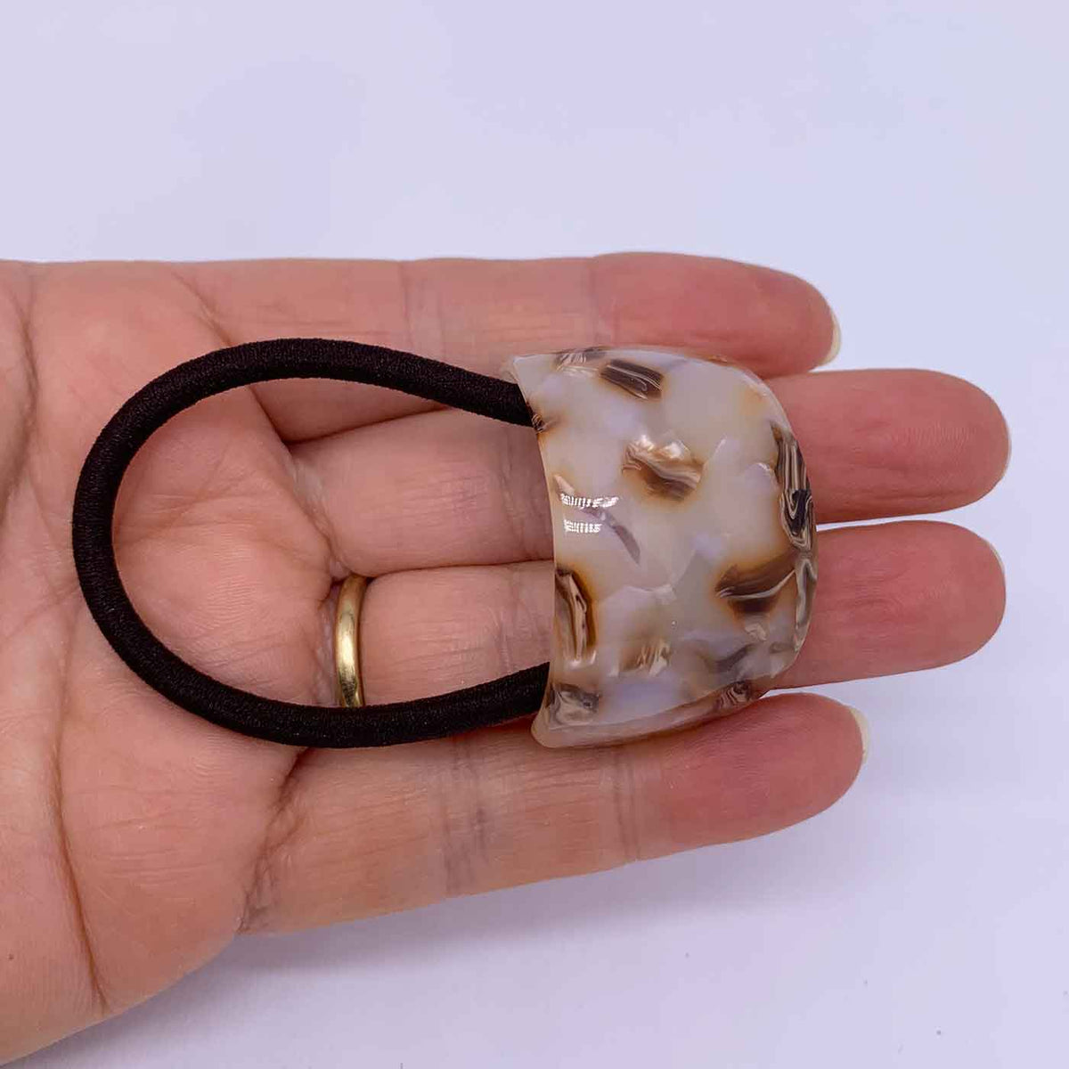 hair ponytail cover hand