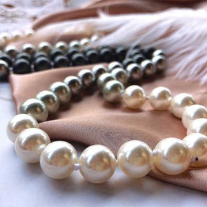 Freshwater Pearl Necklace "Calypso"
