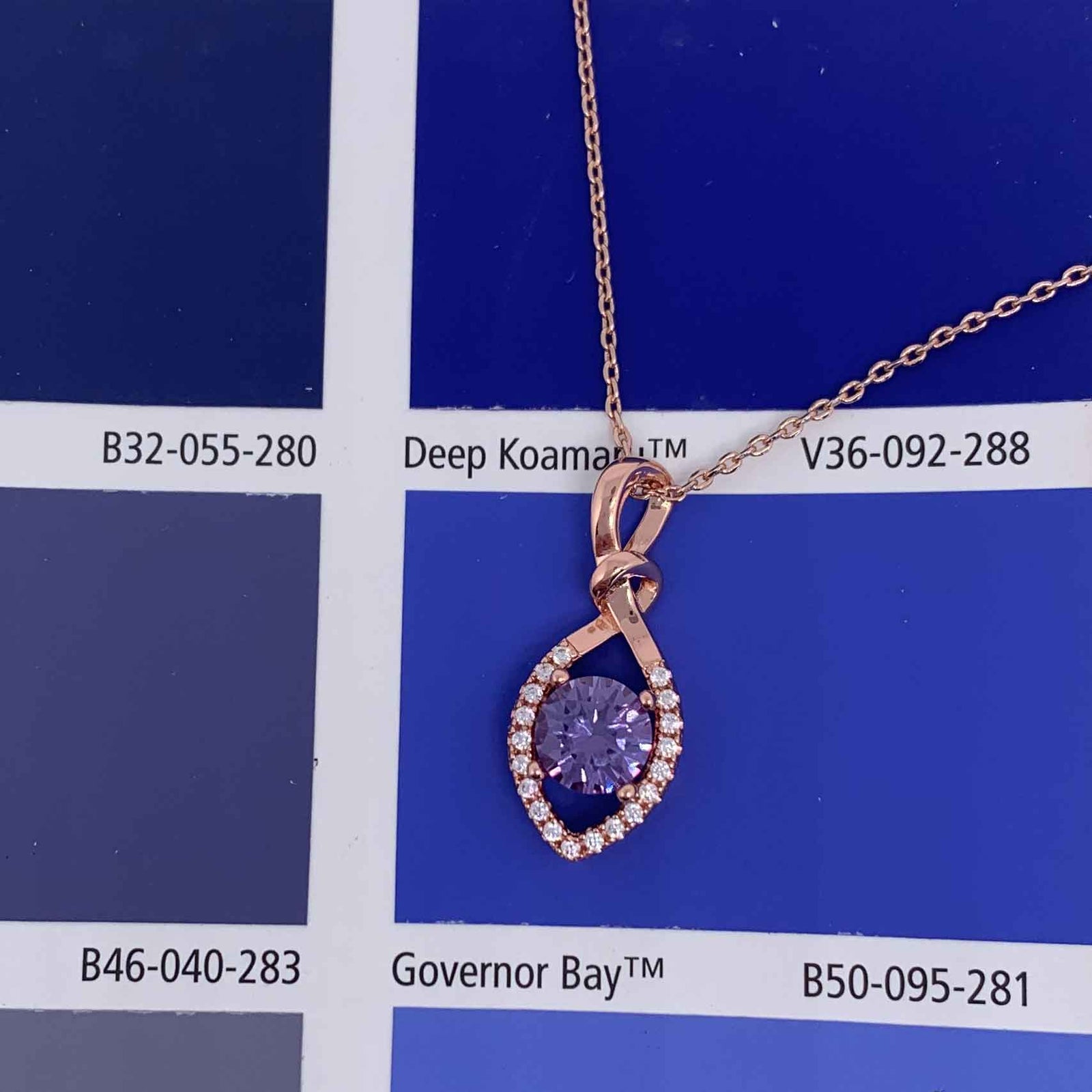 Rose-Gold Alexandrite Necklace "Coriza"