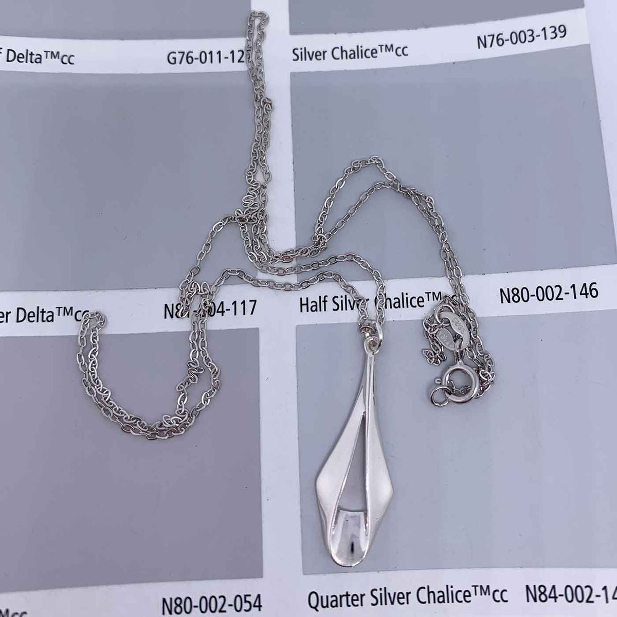 silver modern necklace resene