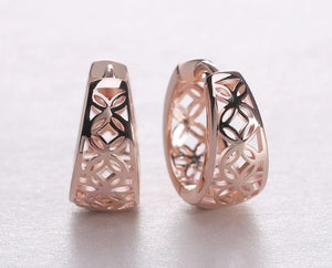 Rose-Gold Filigree Huggie Earrings "Noeline"