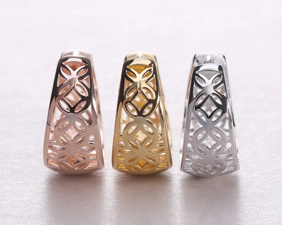 Rose-Gold Filigree Huggie Earrings "Noeline"