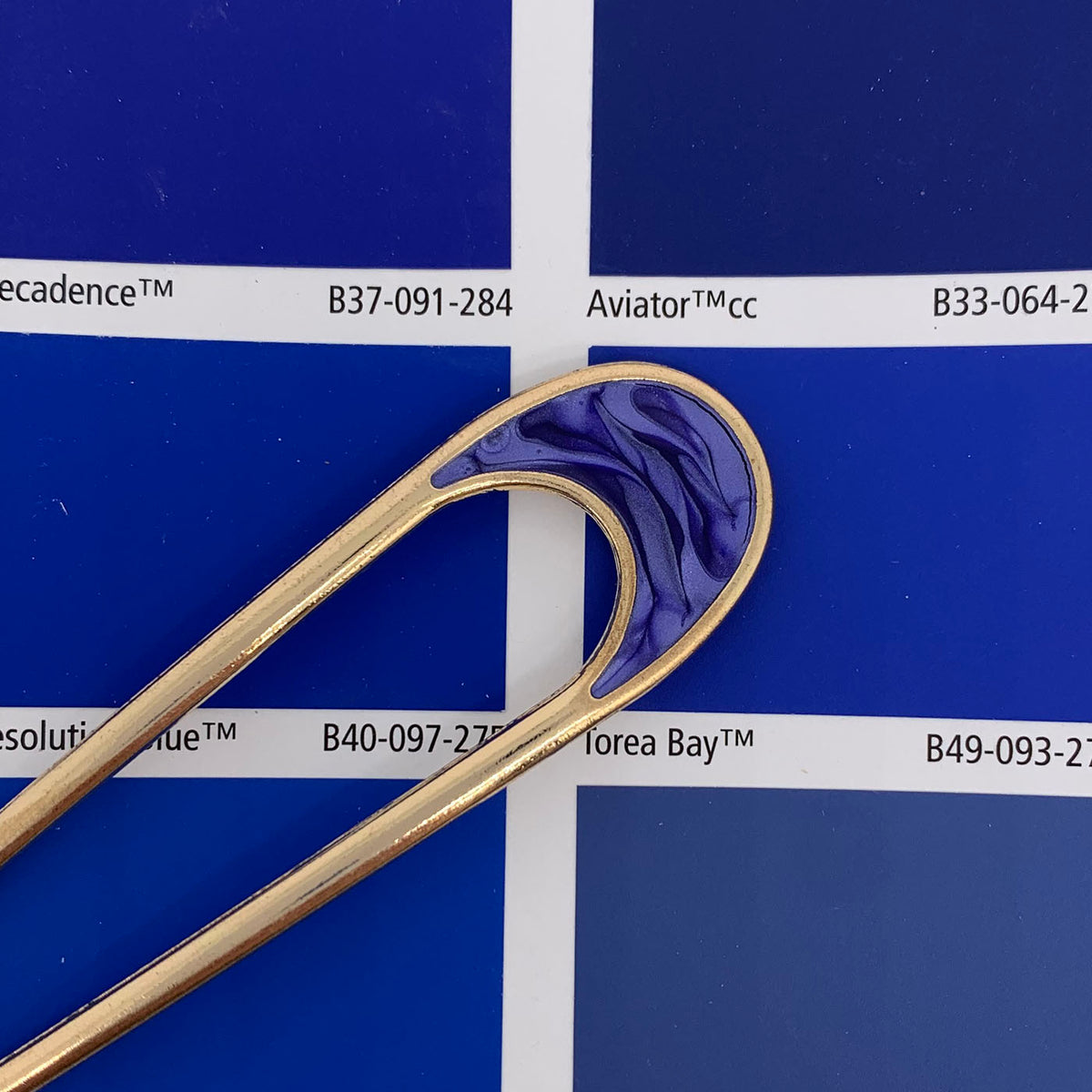 gold fork hair accessory resene
