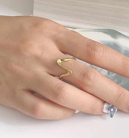 14K Gold Modern Design Adjustable Ring "Nerilla"