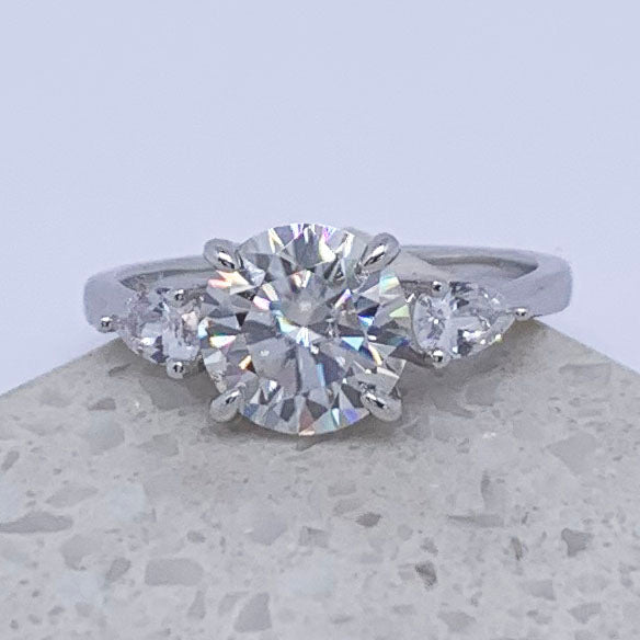 Silver 2 carat Moissanite Ring "Palova"
