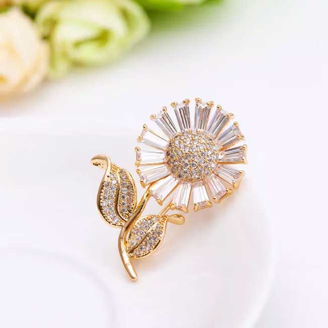 gold daisy brooch for women