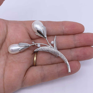 white pearl silver brooch hand