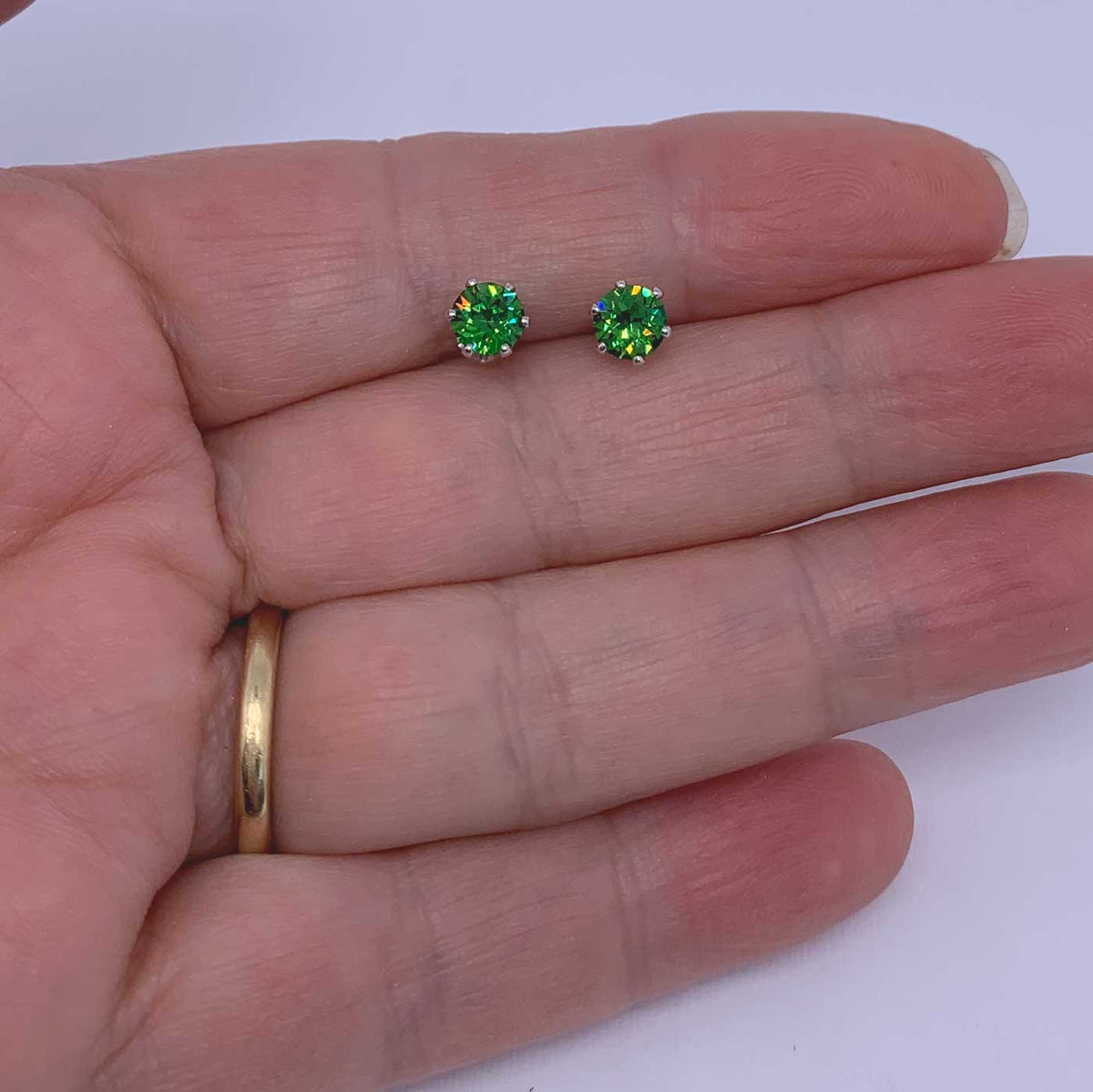 peridot green crystal stud earrings
