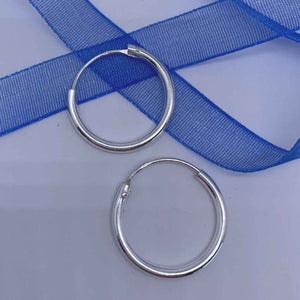 Silver hoop earrings frenelle