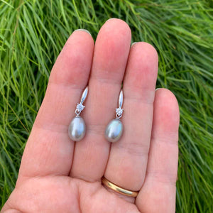 frenelle jewellery earrings pearls silver grey