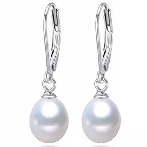 wihite pearl drop earring
