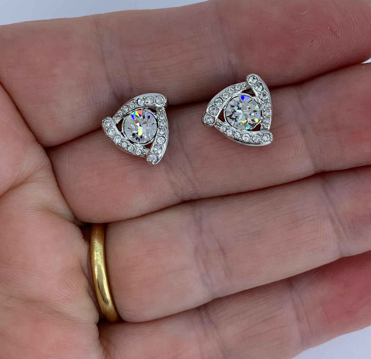 silver swarovski crystal stud earrings 