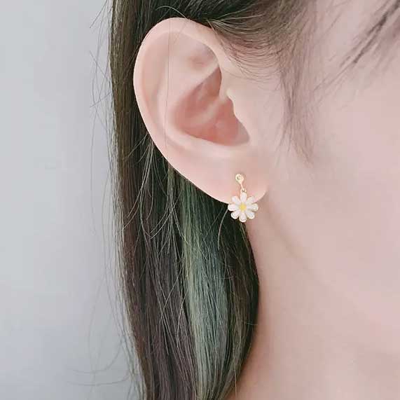 silver yellow daisy earring