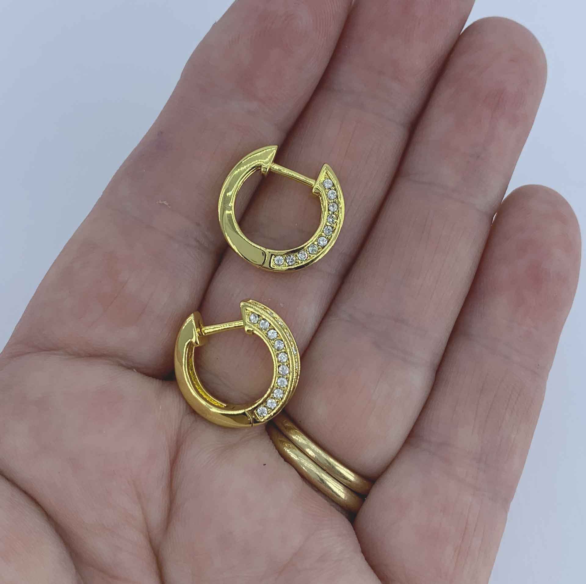18K Gold hoop huggie earring