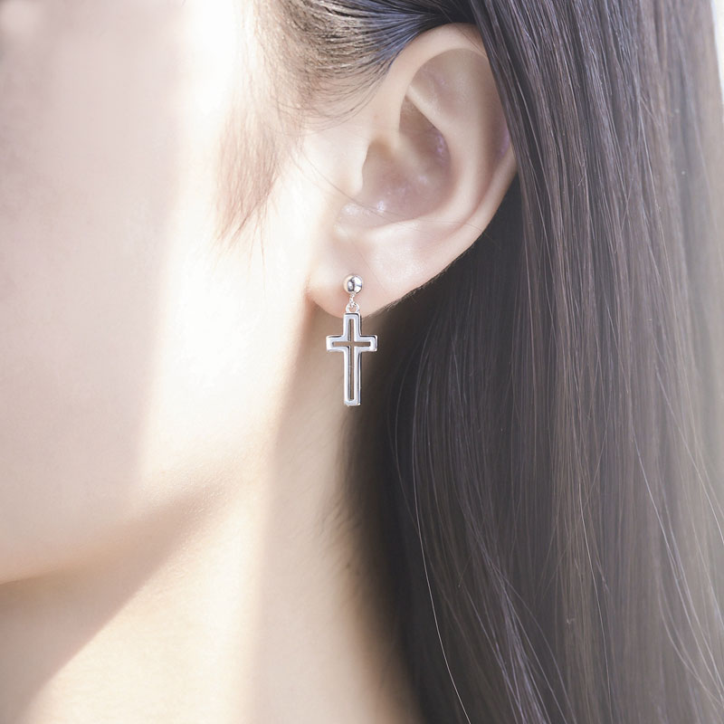 Silver cross earrings simple and classic "Magdeline"