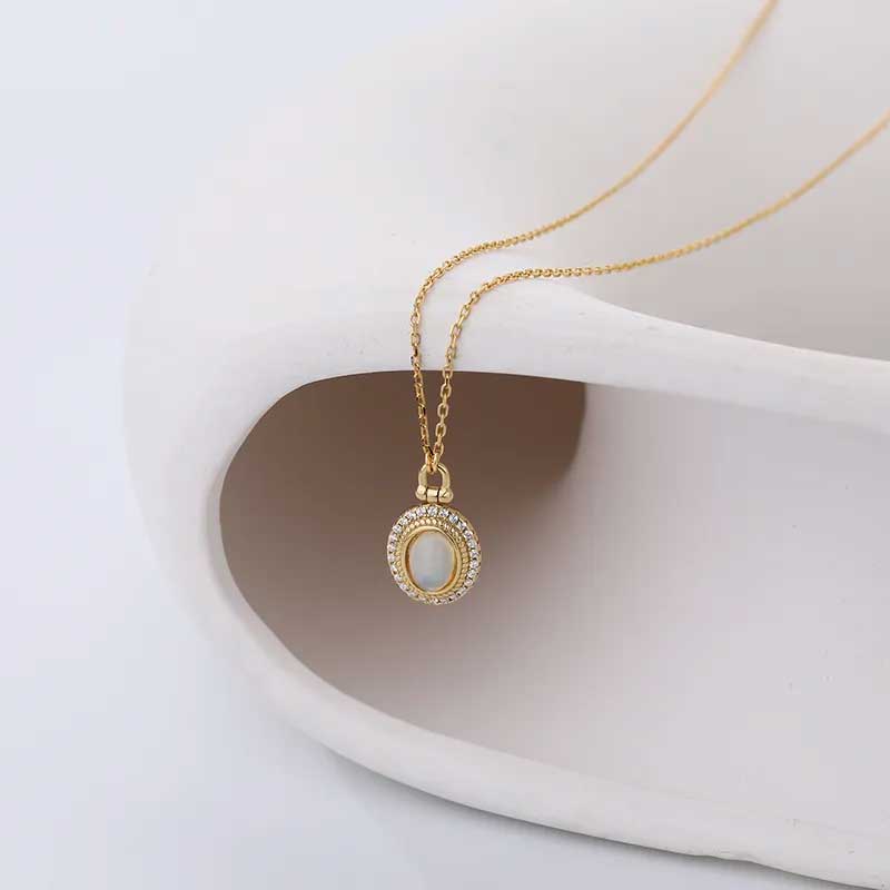 gold necklace jewellery woman nz