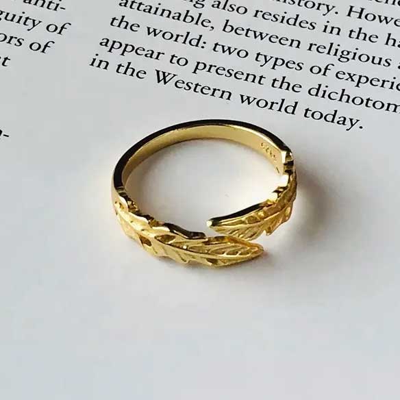 Simple Leaf Gold Ring
