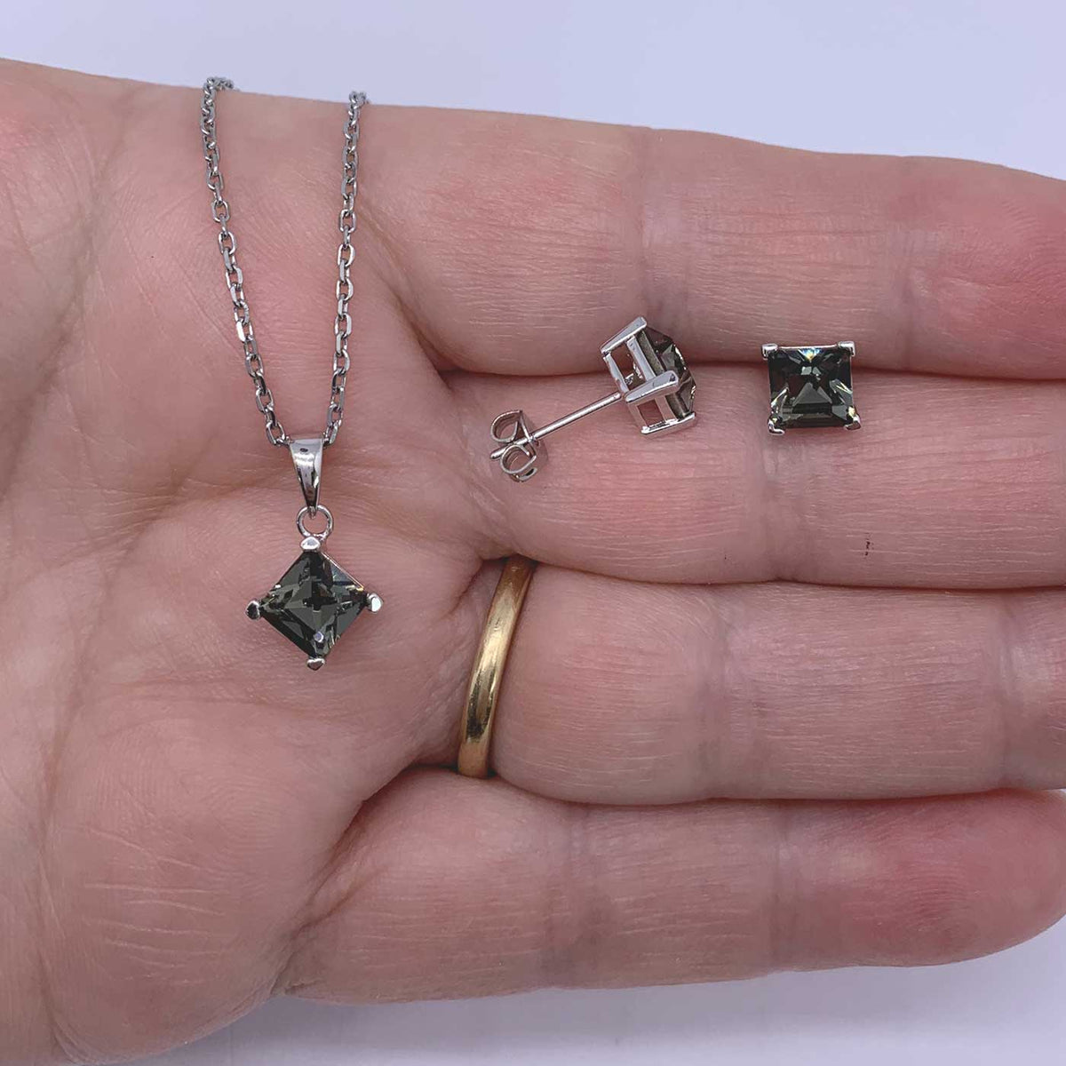 green crystal jewellery set hand